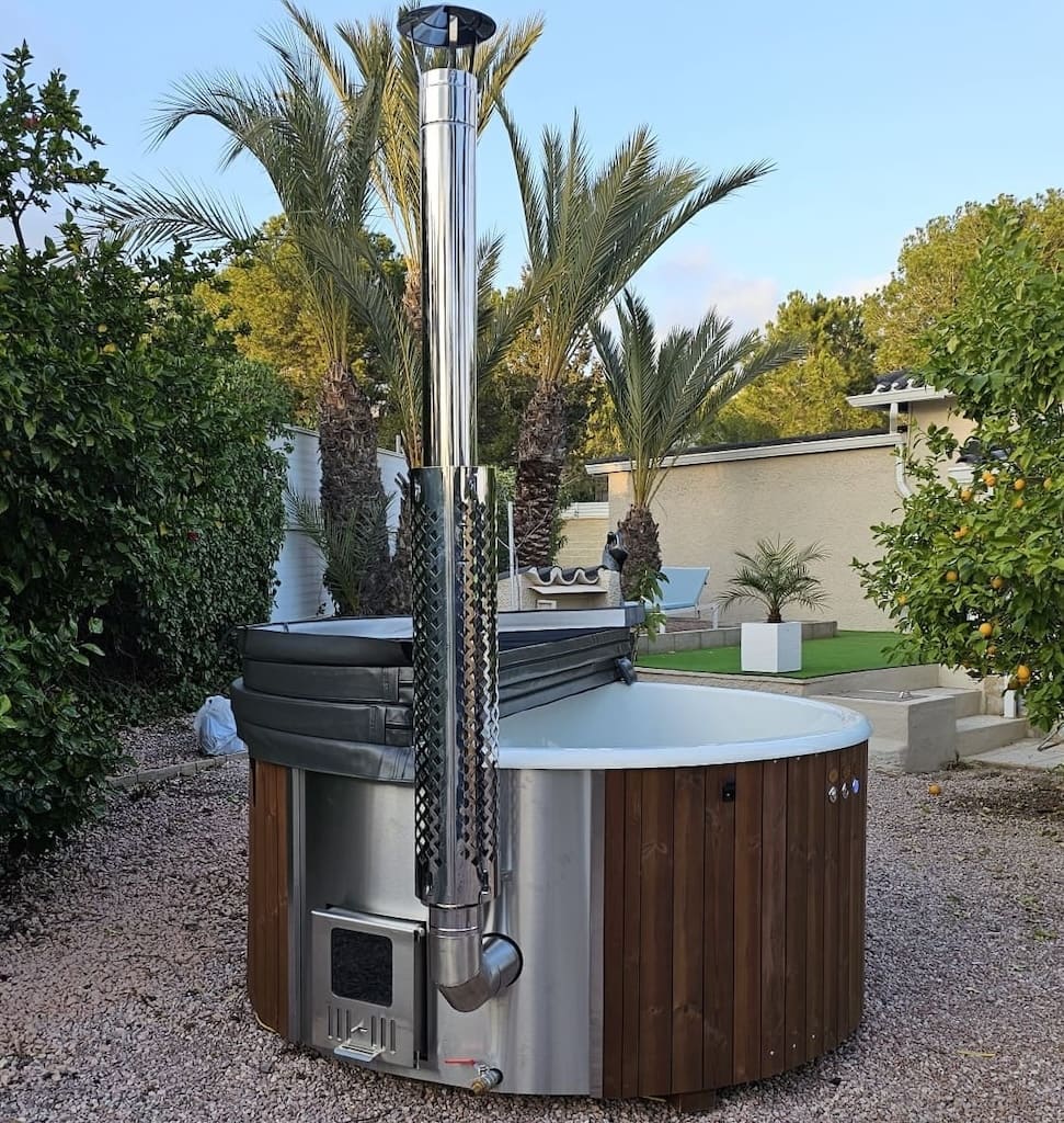 Deluxe Wood Fired 6 Person Hot Tub with Integrated Heater - Heracles Wellness