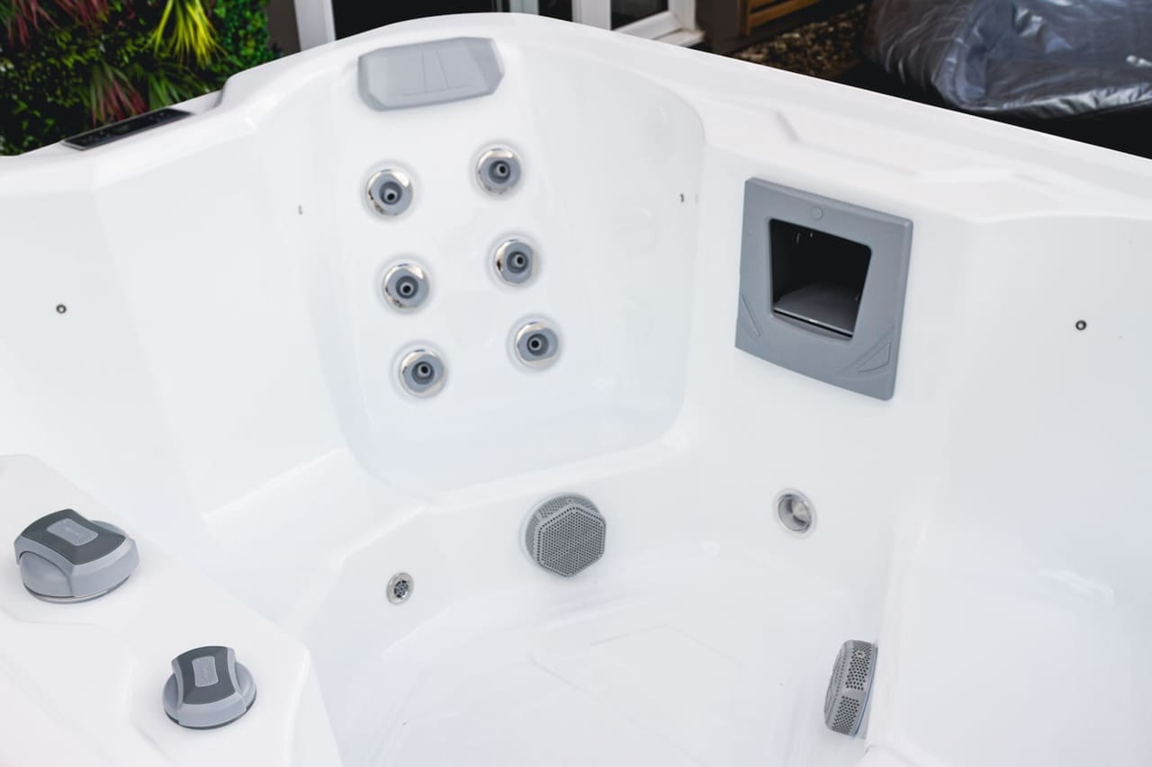 Equinox EQ130 Lite 4 Person Hot Tub 13 Amp - Heracles Wellness