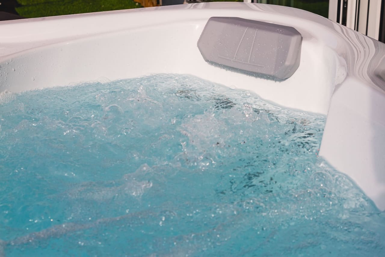 Equinox EQ130 Lite 4 Person Hot Tub 13 Amp - Heracles Wellness