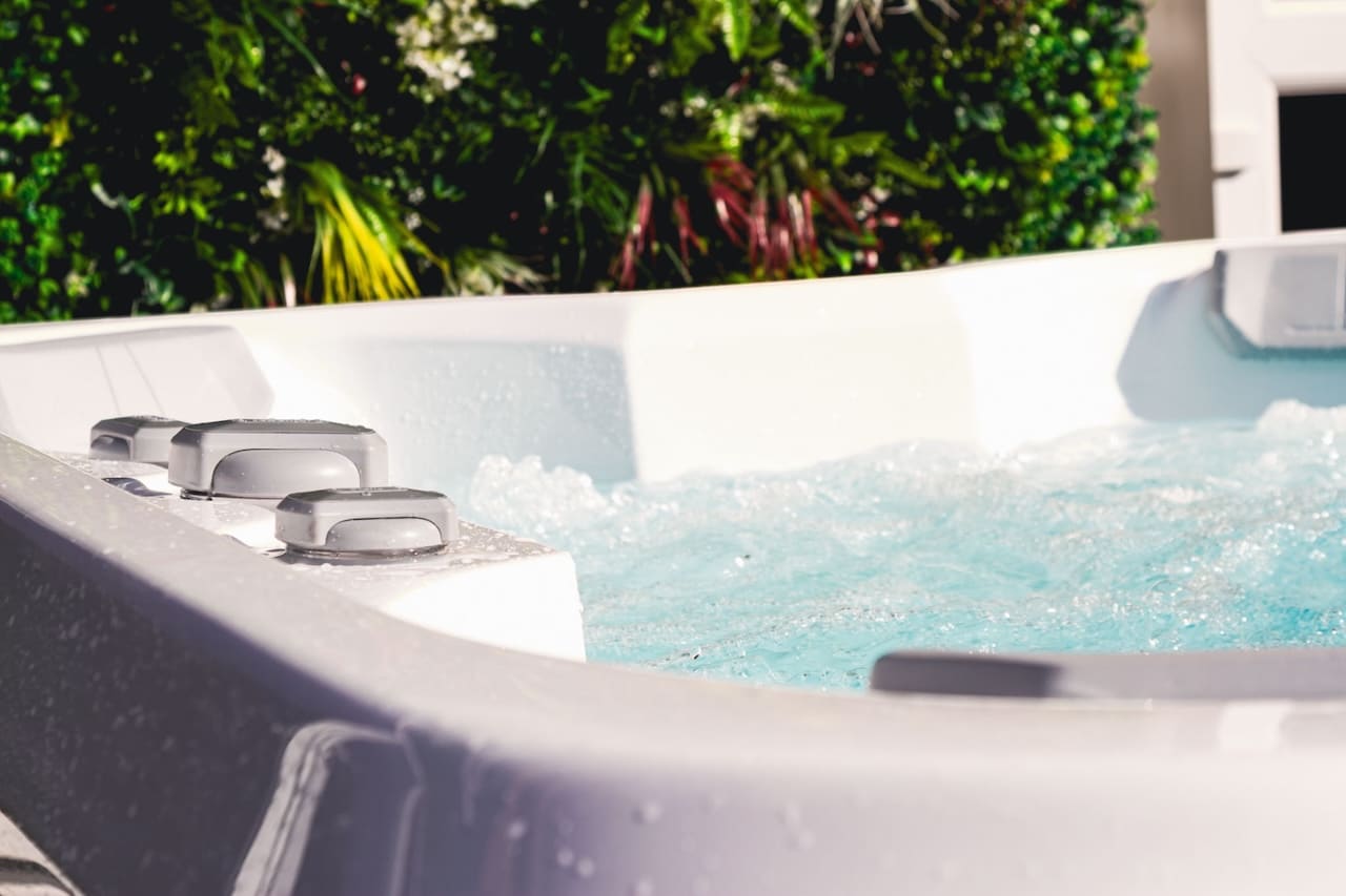 Equinox EQ130 Lite 4 Person Hot Tub 13 Amp - Heracles Wellness