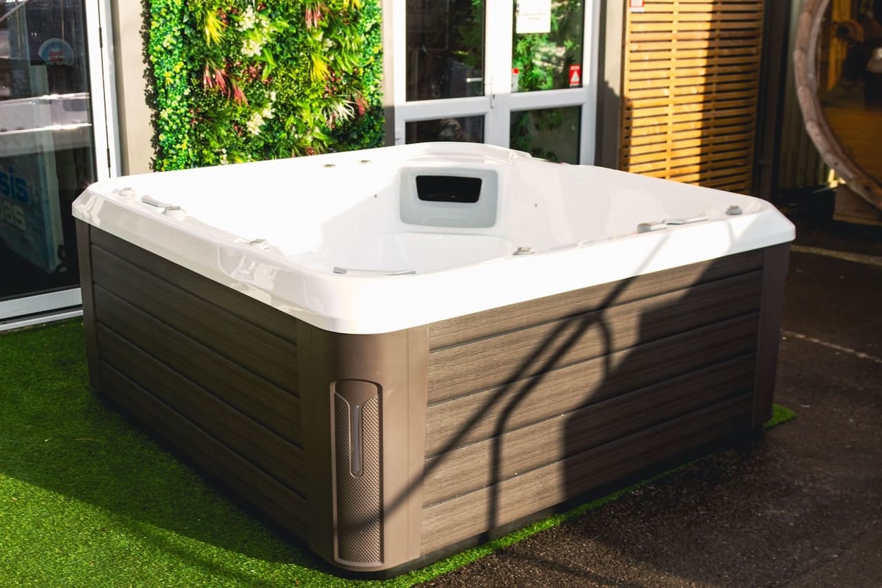 Equinox EQ570 Pro 5 Person Hot Tub 32 Amp - Heracles Wellness