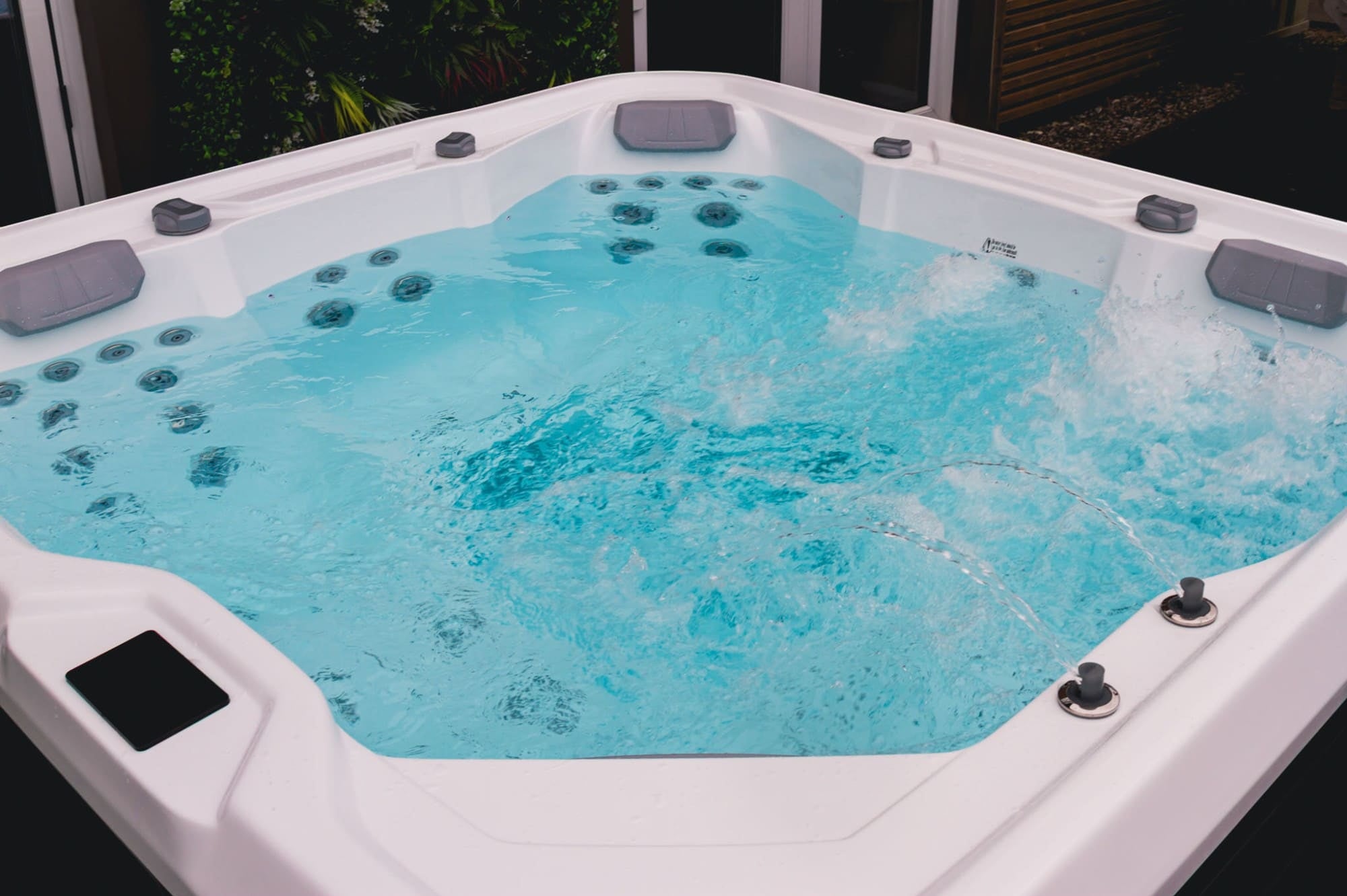 Equinox EQ570 Pro 5 Person Hot Tub 32 Amp - Heracles Wellness