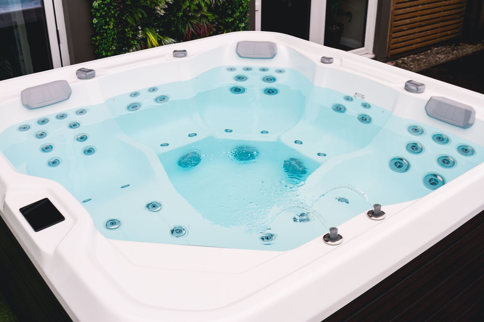 Equinox EQ570 Pro 5 Person Hot Tub 32 Amp - Heracles Wellness