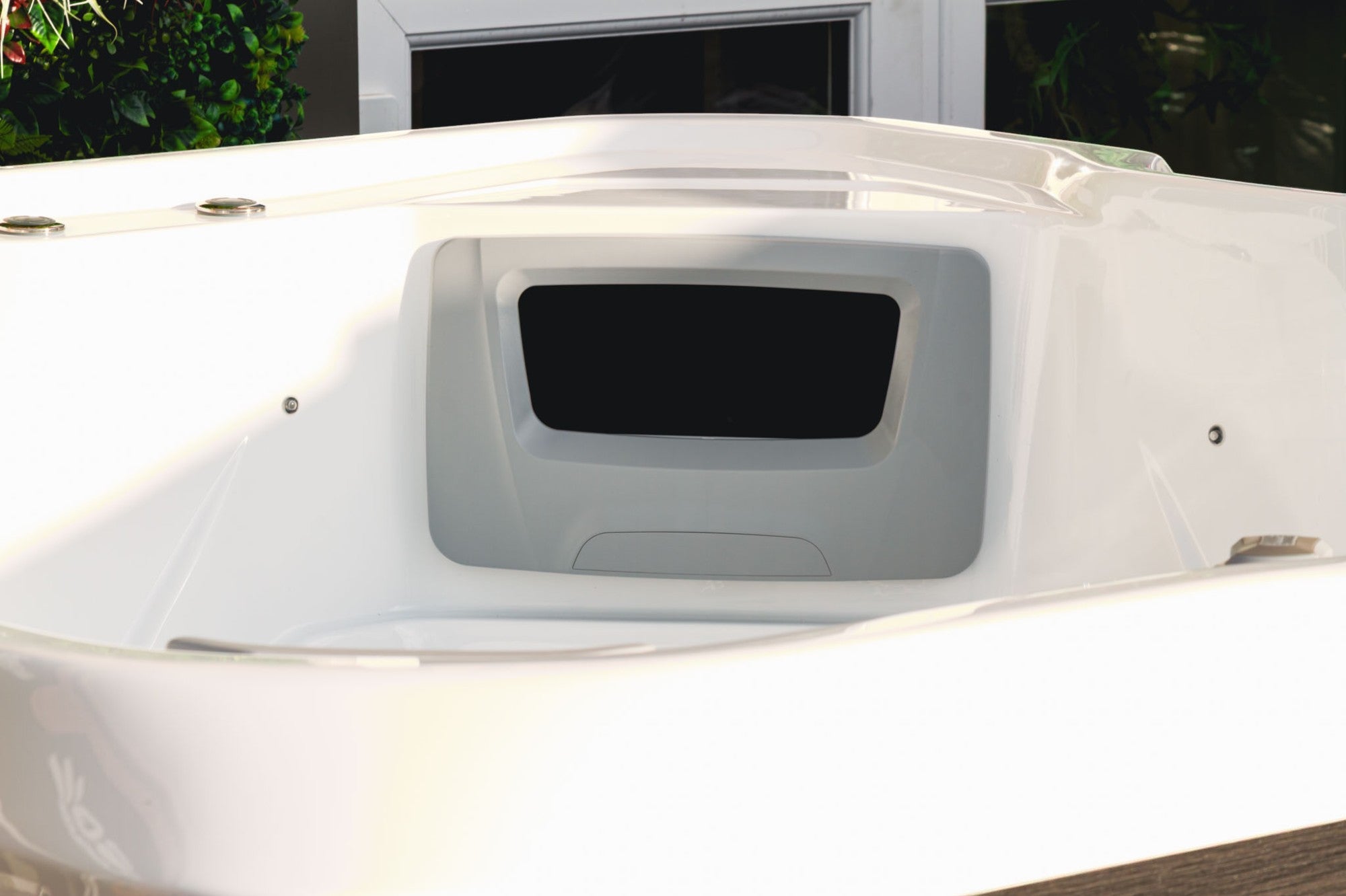 Equinox EQ570 Pro 5 Person Hot Tub 32 Amp - Heracles Wellness