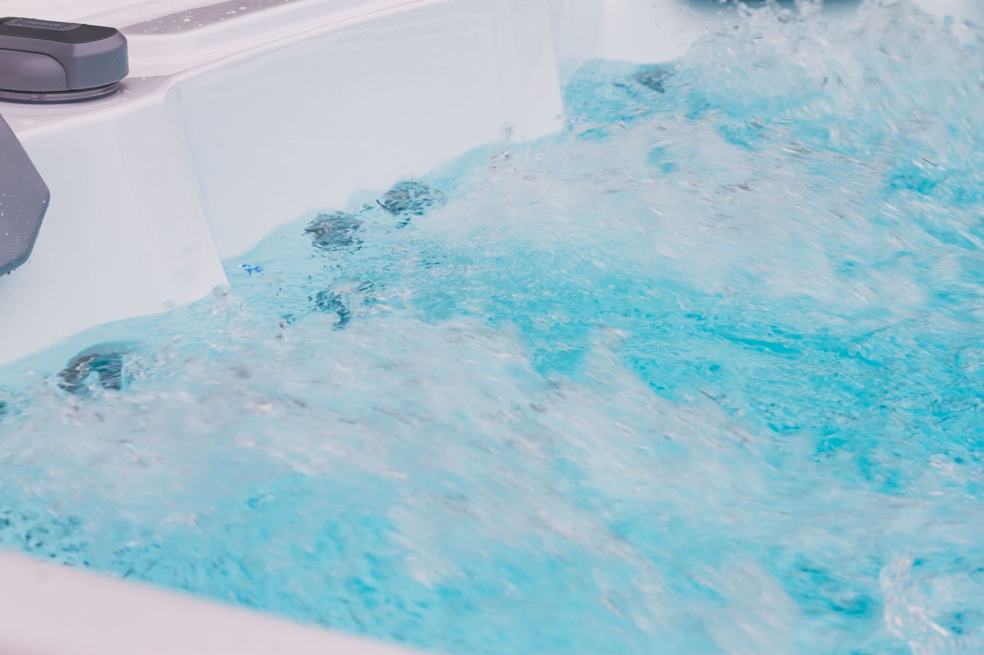 Equinox EQ570 Pro 5 Person Hot Tub 32 Amp - Heracles Wellness