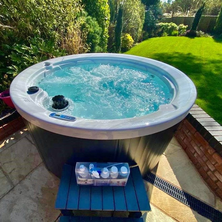 H20 1000 Series 13A Plug & Play 6 Person Hot Tub - Heracles Wellness