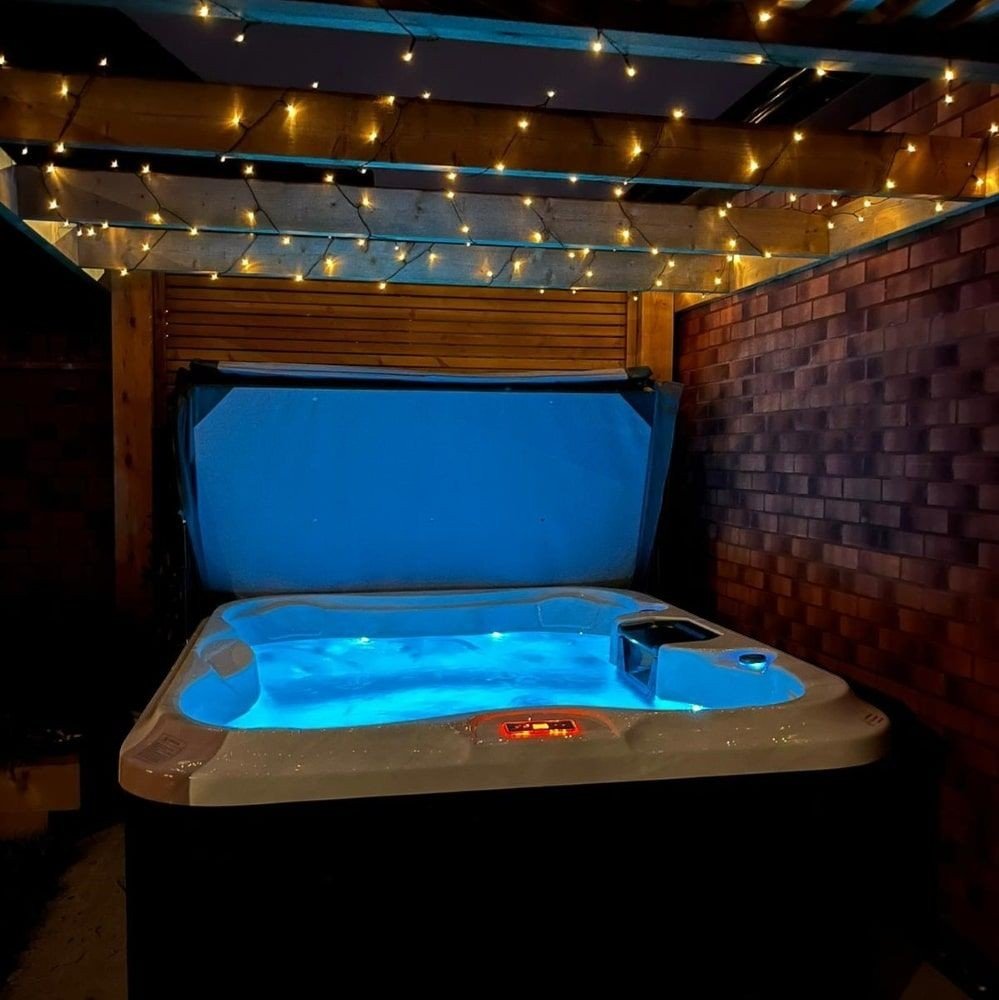 H20 2000 Series 13A Plug & Play 5 Person Hot Tub - Heracles Wellness