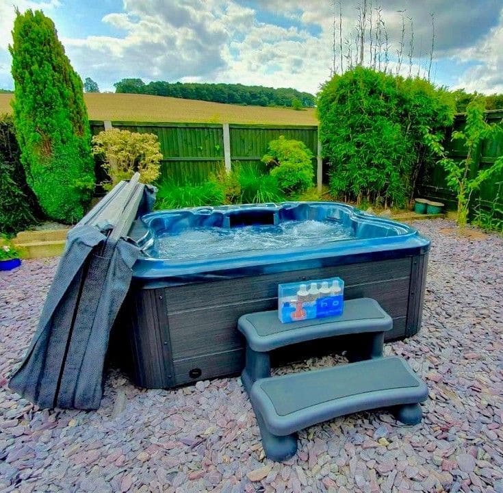H20 2000 Series 13A Plug & Play 5 Person Hot Tub - Heracles Wellness