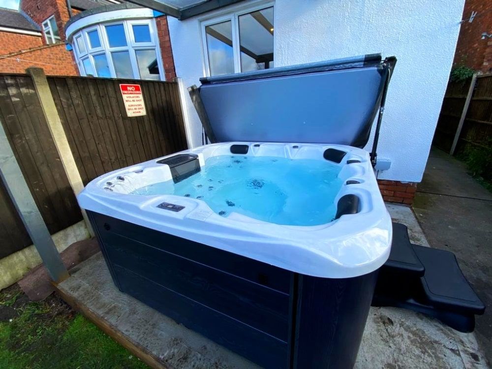 H20 Retreat Plus 13A Plug & Play 6 Person Hot Tub - Heracles Wellness