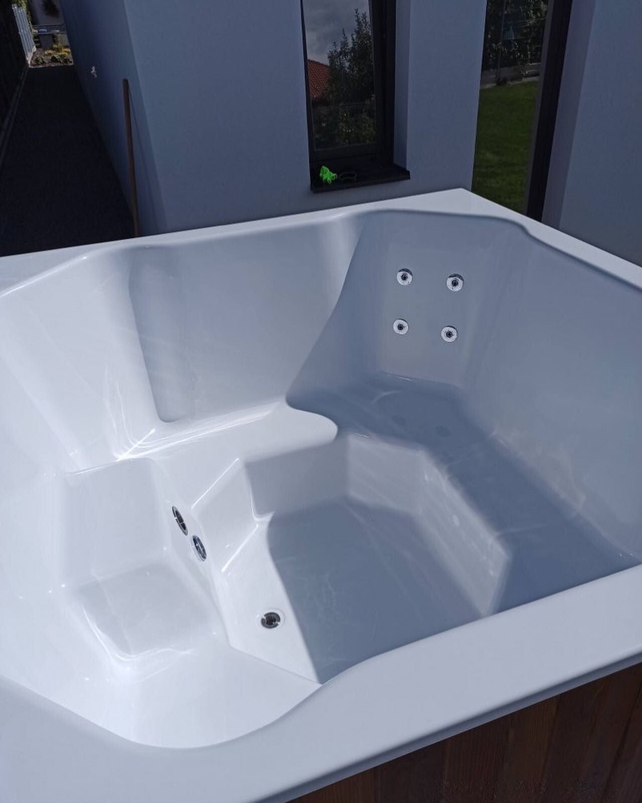 Polar Spa Elite Quattro 200 Wood Fired Hot Tub with 35kW Stove (6 - 8 Person) - Heracles Wellness