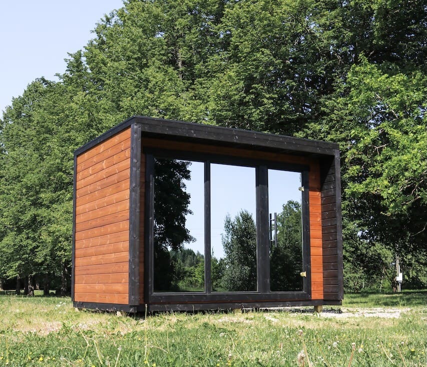Saunasell Patio M 5 Person Outdoor Sauna with Changing Room - Heracles Wellness