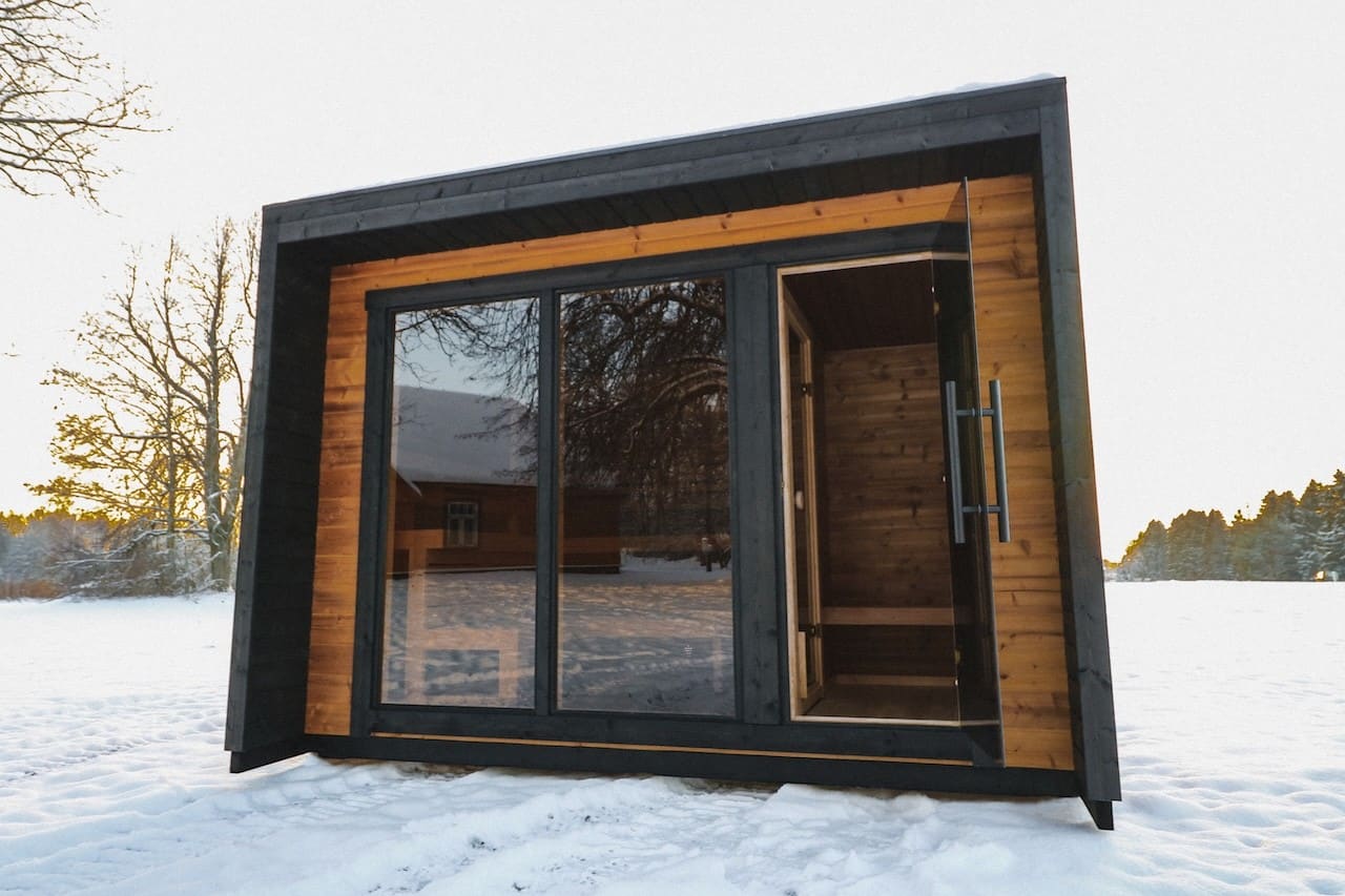 Saunasell Patio M 5 Person Outdoor Sauna with Changing Room - Heracles Wellness