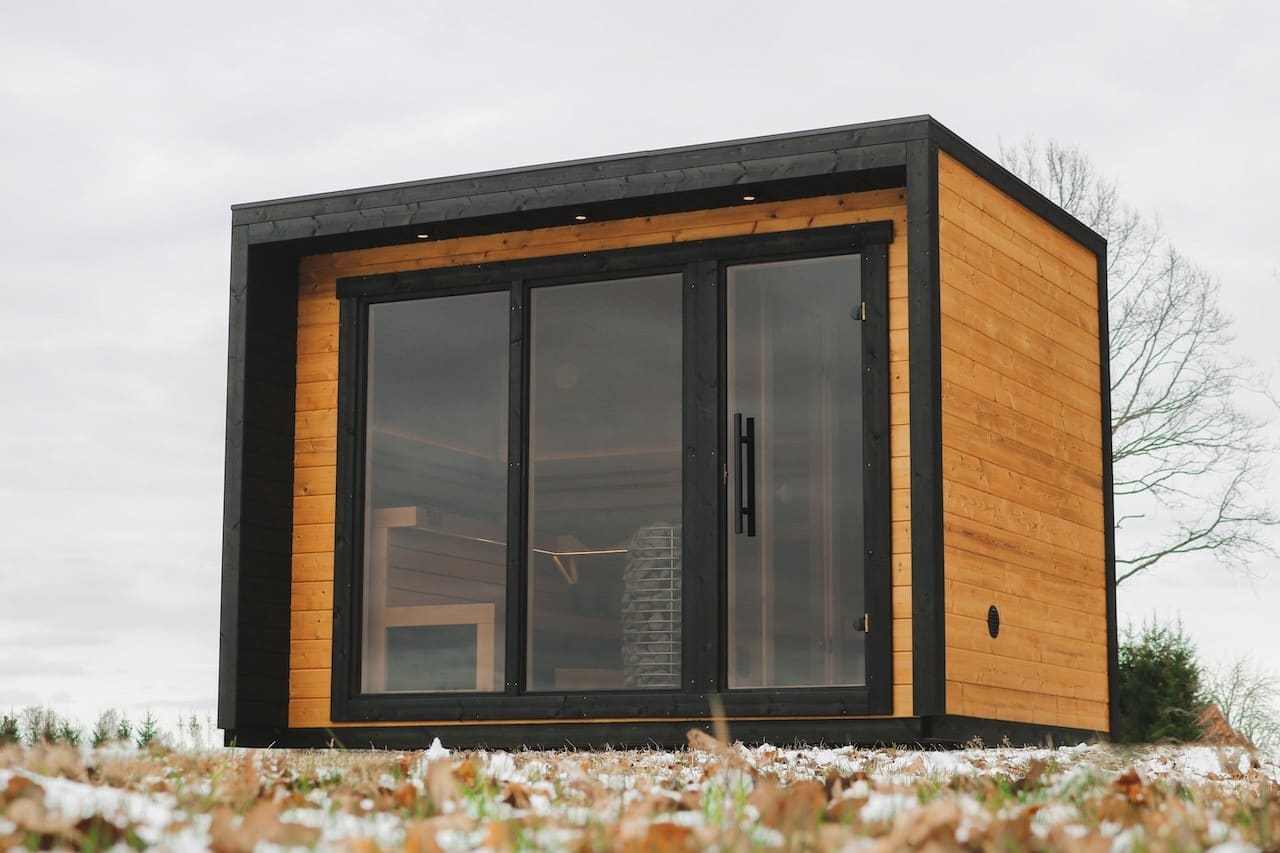 Saunasell Patio M 5 Person Outdoor Sauna with Changing Room - Heracles Wellness