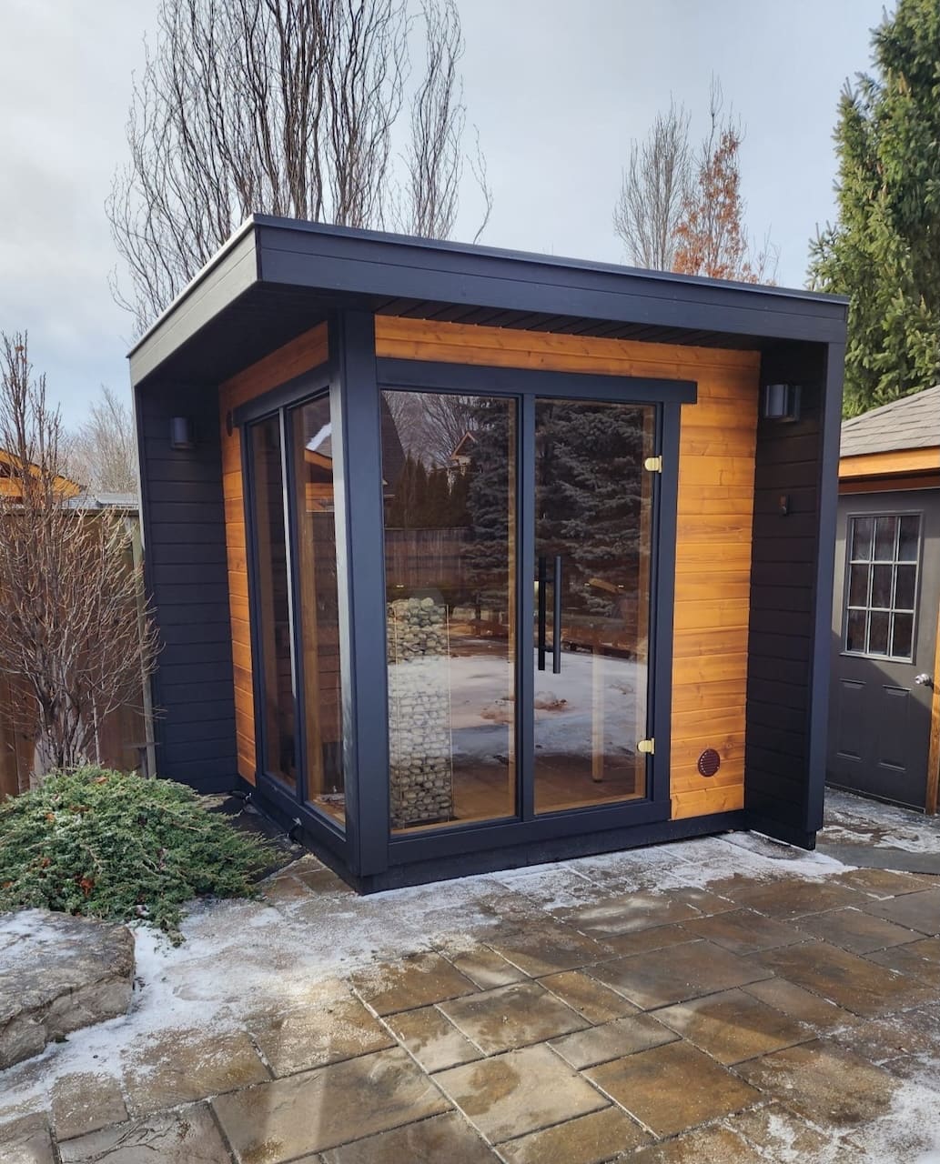 Saunasell Patio S 4 Person Outdoor Sauna - Heracles Wellness