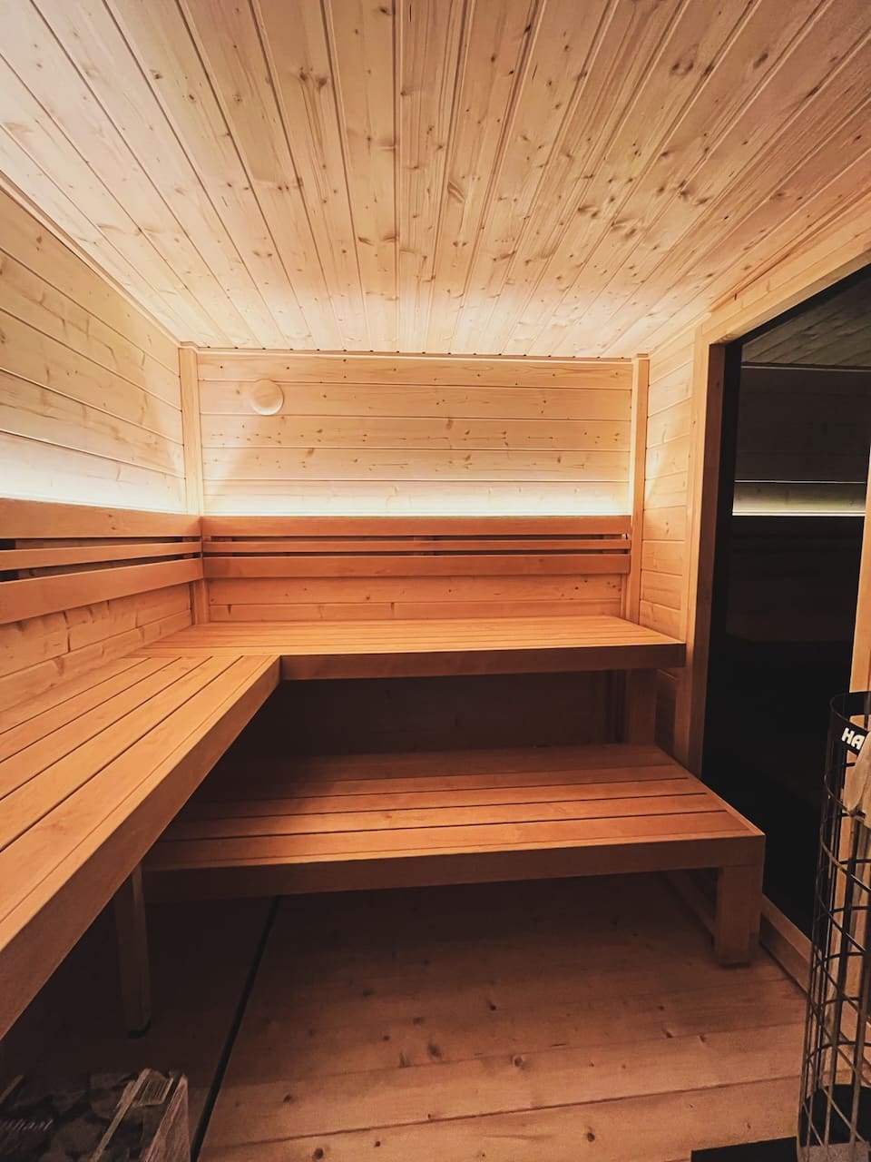 Saunasell Patio S 4 Person Outdoor Sauna - Heracles Wellness