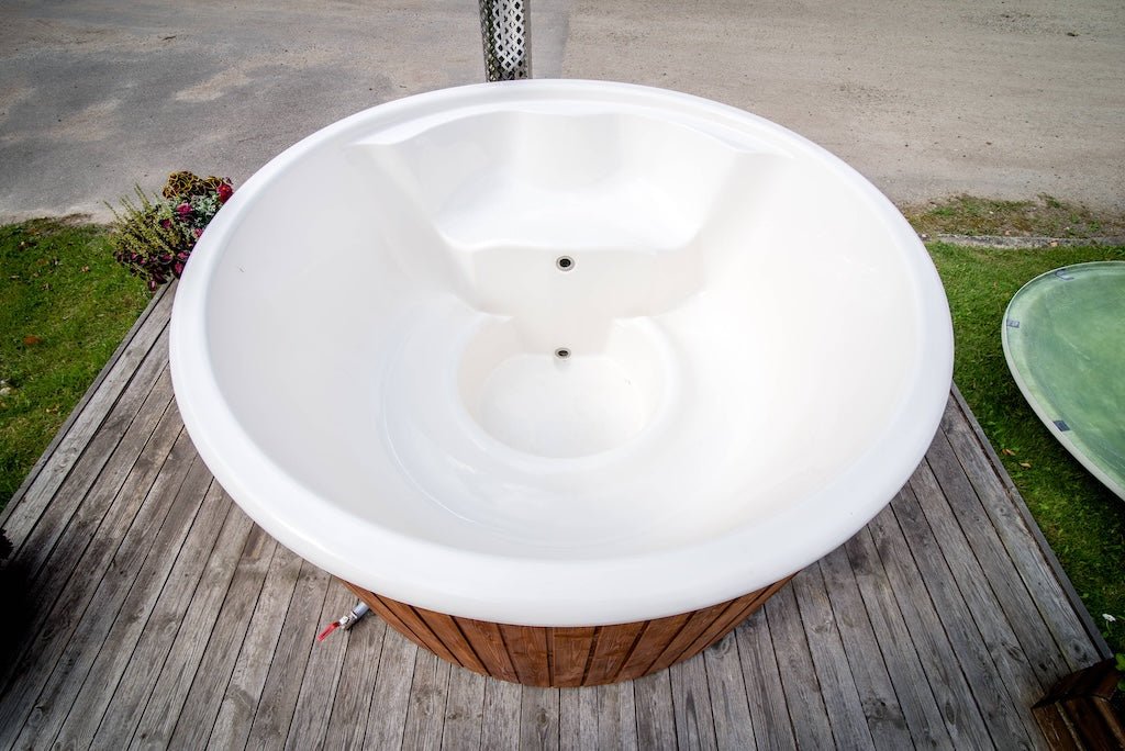 Viking Industrier Wood Burning 6 Person Hot Tub with Integrated Heater - Heracles Wellness