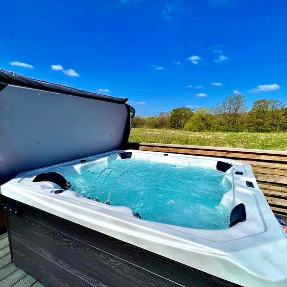 H20 Retreat Bay XL 6 Person Hot Tub - Heracles Wellness