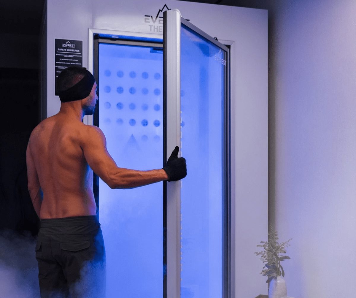 Cryotherapy vs Ice Baths: Which Recovery Method Is Right for You? - Heracles Wellness