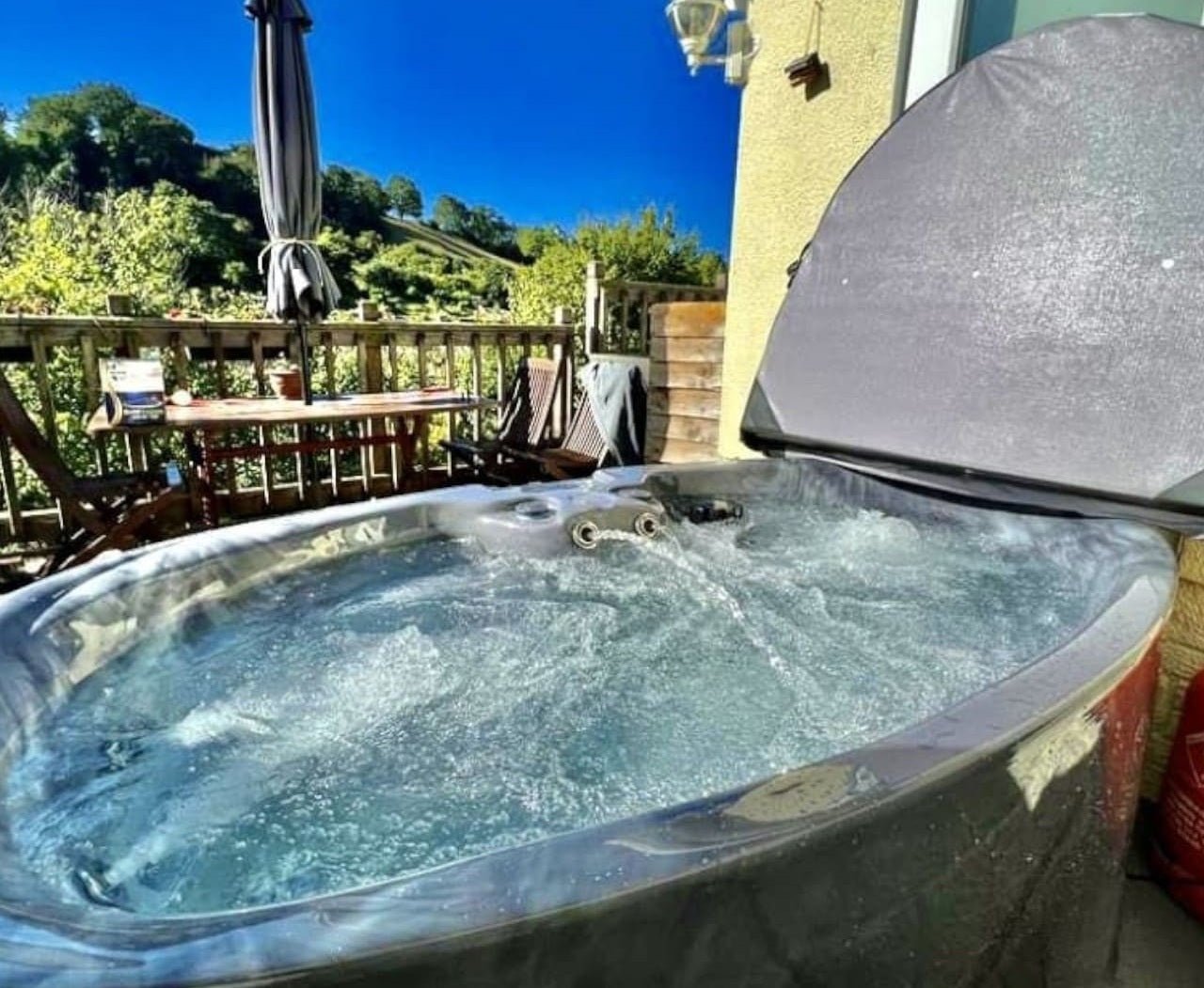 H2O Hot Tubs Review: Our Experts Tested Them and Here’s What They Discovered - Heracles Wellness