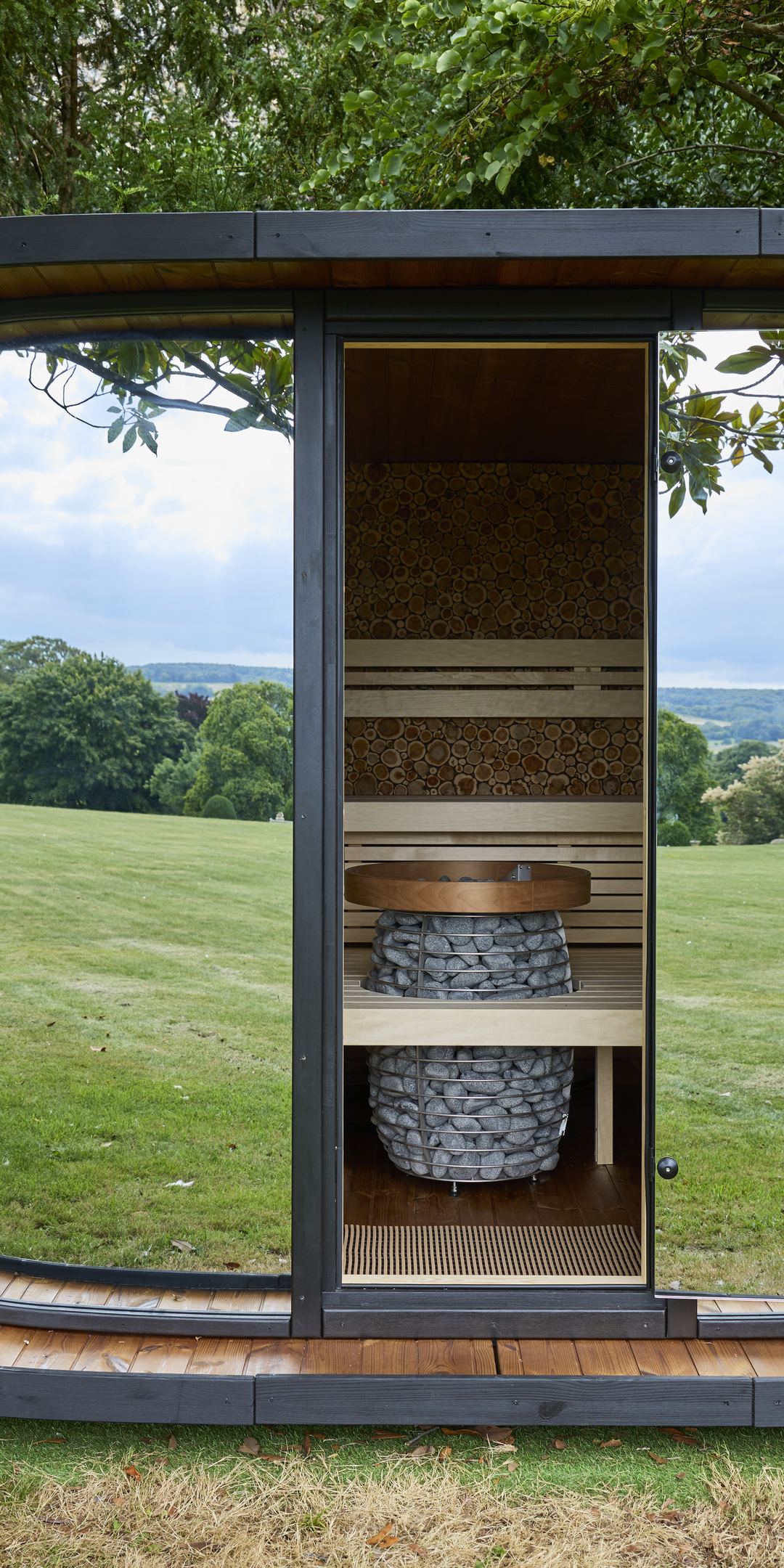 Leil Round Cube Relax installed by Heracles Wellness