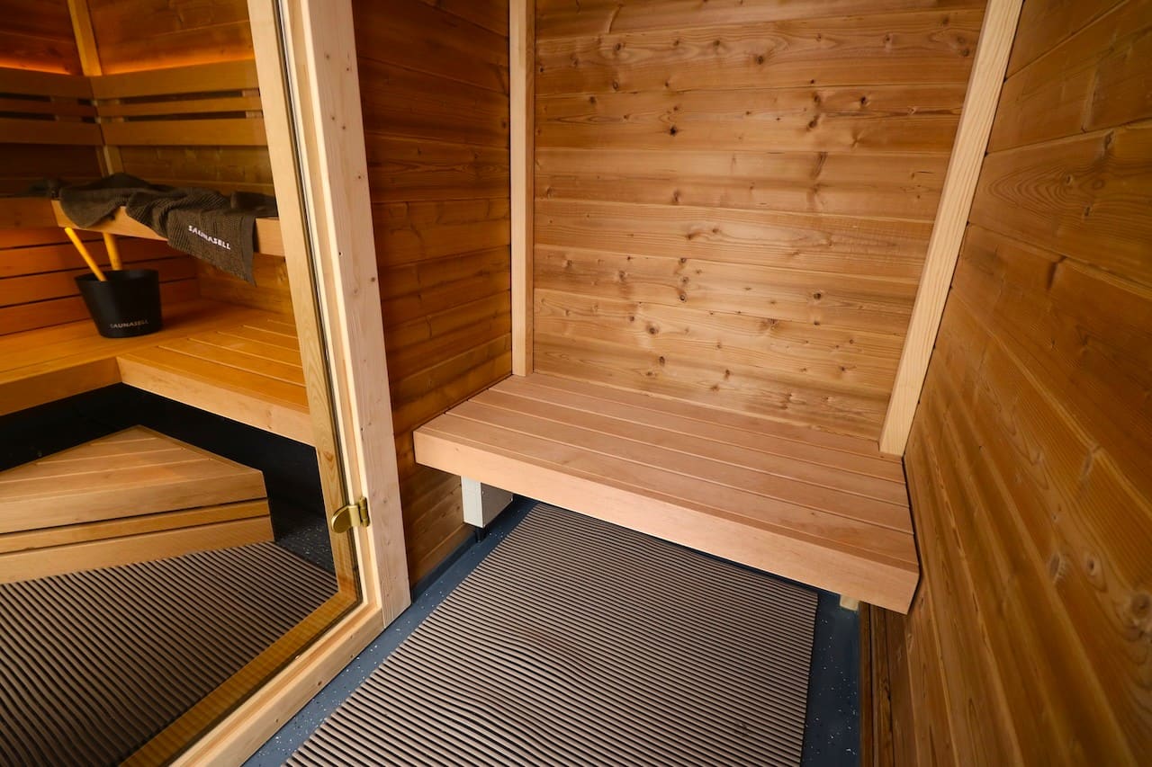 Saunasell Patio M 5 Person Outdoor Sauna with Changing Room - Heracles Wellness